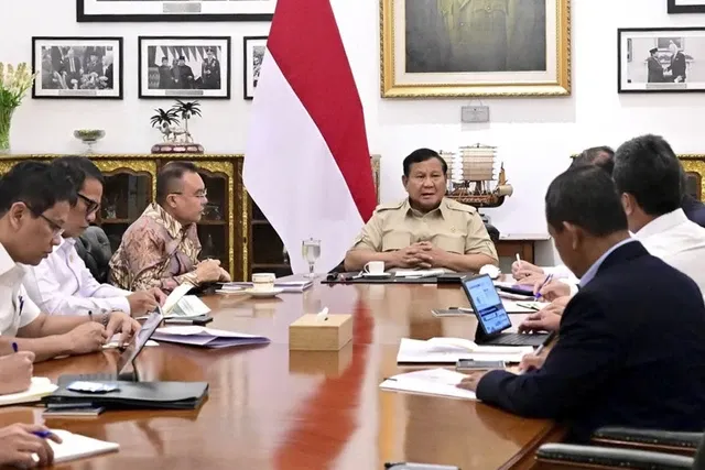 Momen Prabowo Bahas Stimulus Ekonomi Bersama Dasco dan Kabinet Merah Putih di Istana